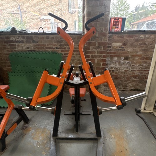 Plate loaded lat - lat, pulldown
